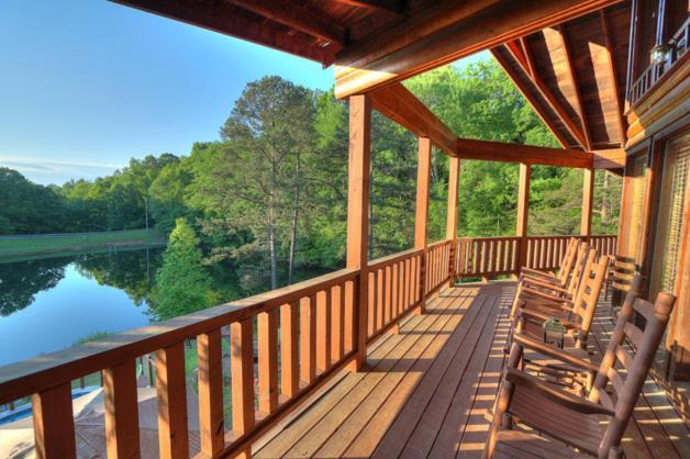 Down By The Water By Eden Crest Vacation