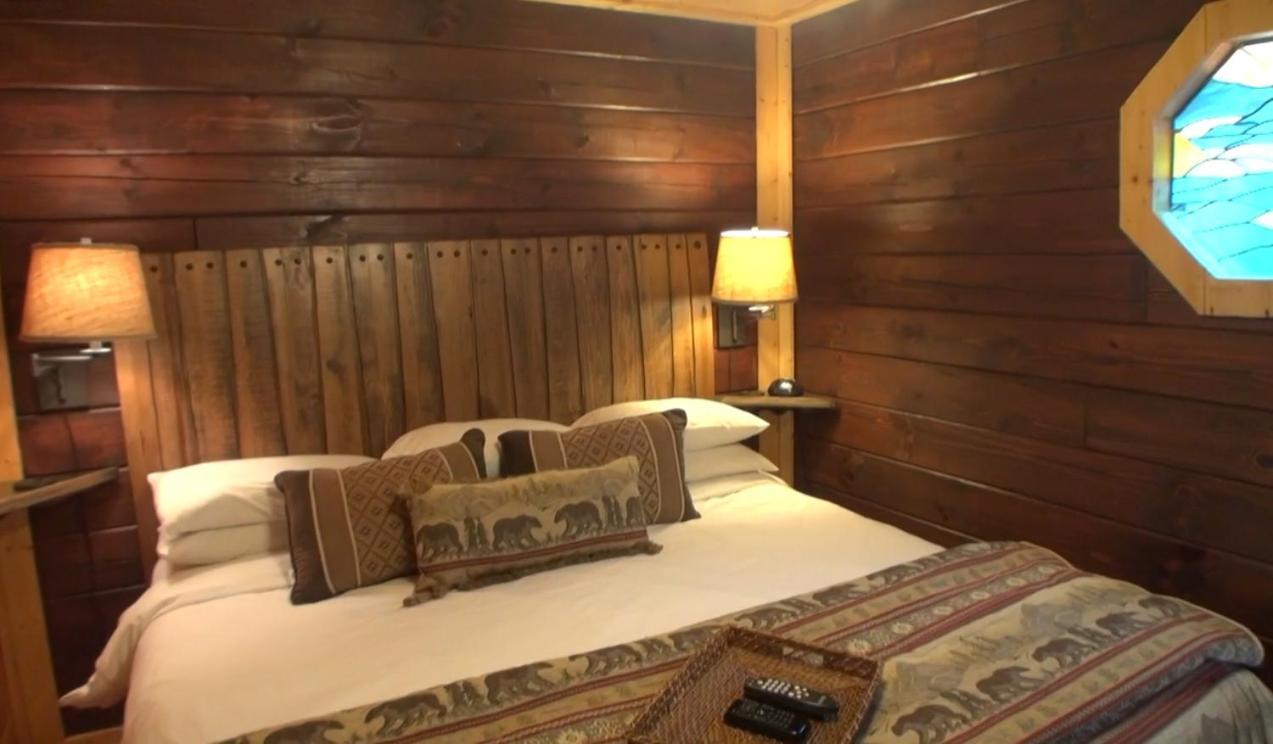Chalet Down By The Water By Eden Crest Vacation *
