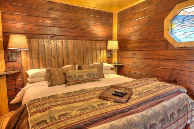 Down By The Water By Eden Crest Vacation Chalet